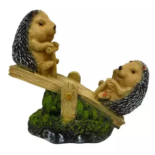 Садовая фигура "Ежики на качелях"