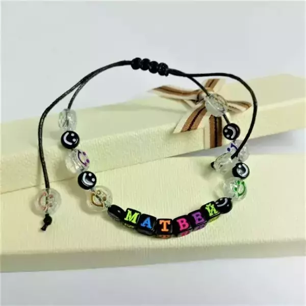 Браслет именной Матвей (цветной)