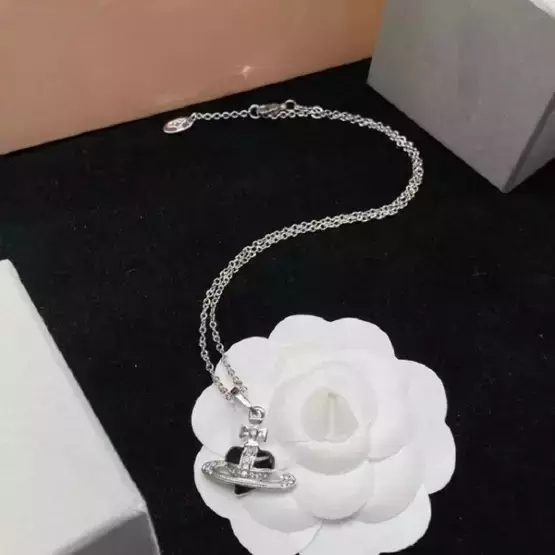 Колье со стразами черное сердце
