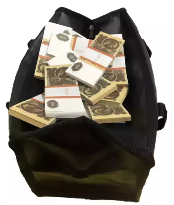 Сумка с деньгами 100 рублей СССР