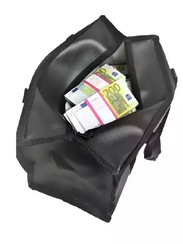 Сумка с деньгами 200 евро