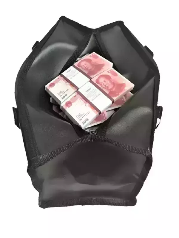 Сумка с деньгами 100 юаней