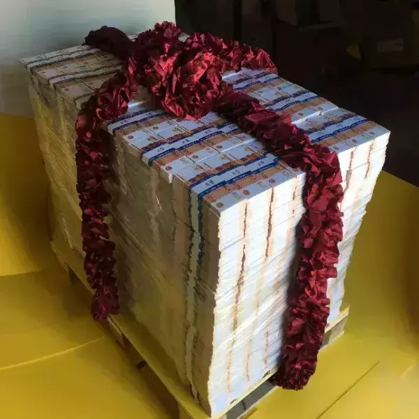 Паллета с деньгами “20 000 000 рублей” (номинал 5000₽)