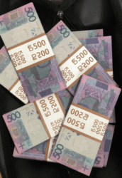 Сумка с деньгами 500 белорусских рублей