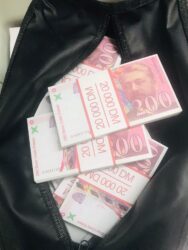 Сумка с деньгами 200 французских франков
