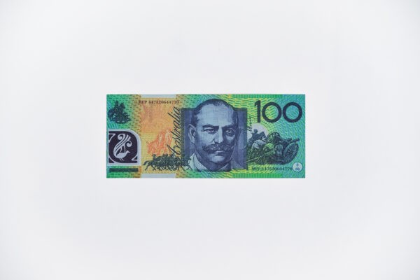 Сувенирные деньги 100 австралийских долларов