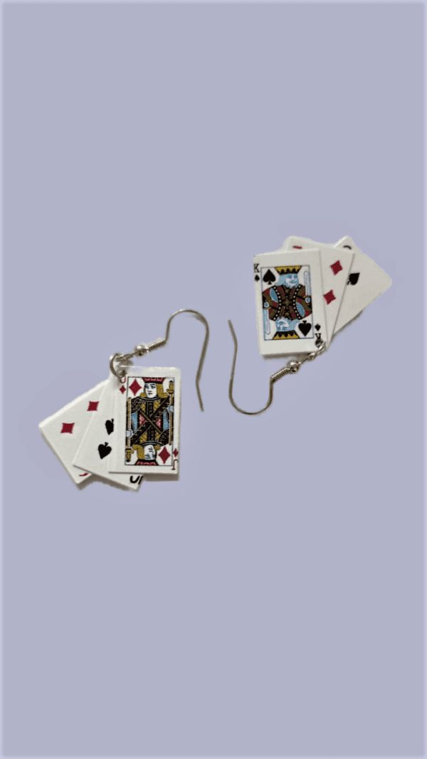 Серьги в виде игральных карт