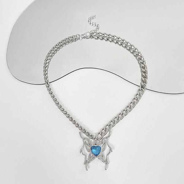 Ожерелье в виде бабочки с голубым камнем