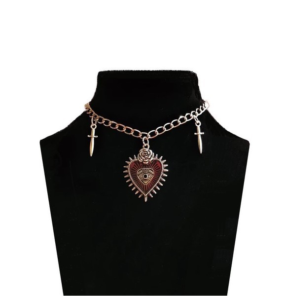Ожерелье с кулоном в виде сердца
