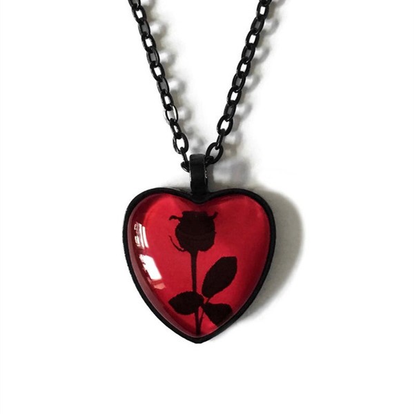 Ожерелье с подвеской в виде красного сердца с розой